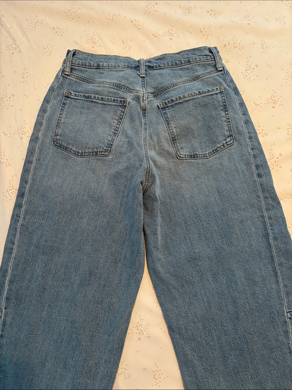 OLD NAVY BARREL LEG HIGH RISE JEANS in Size 6 - Picture 6 of 7